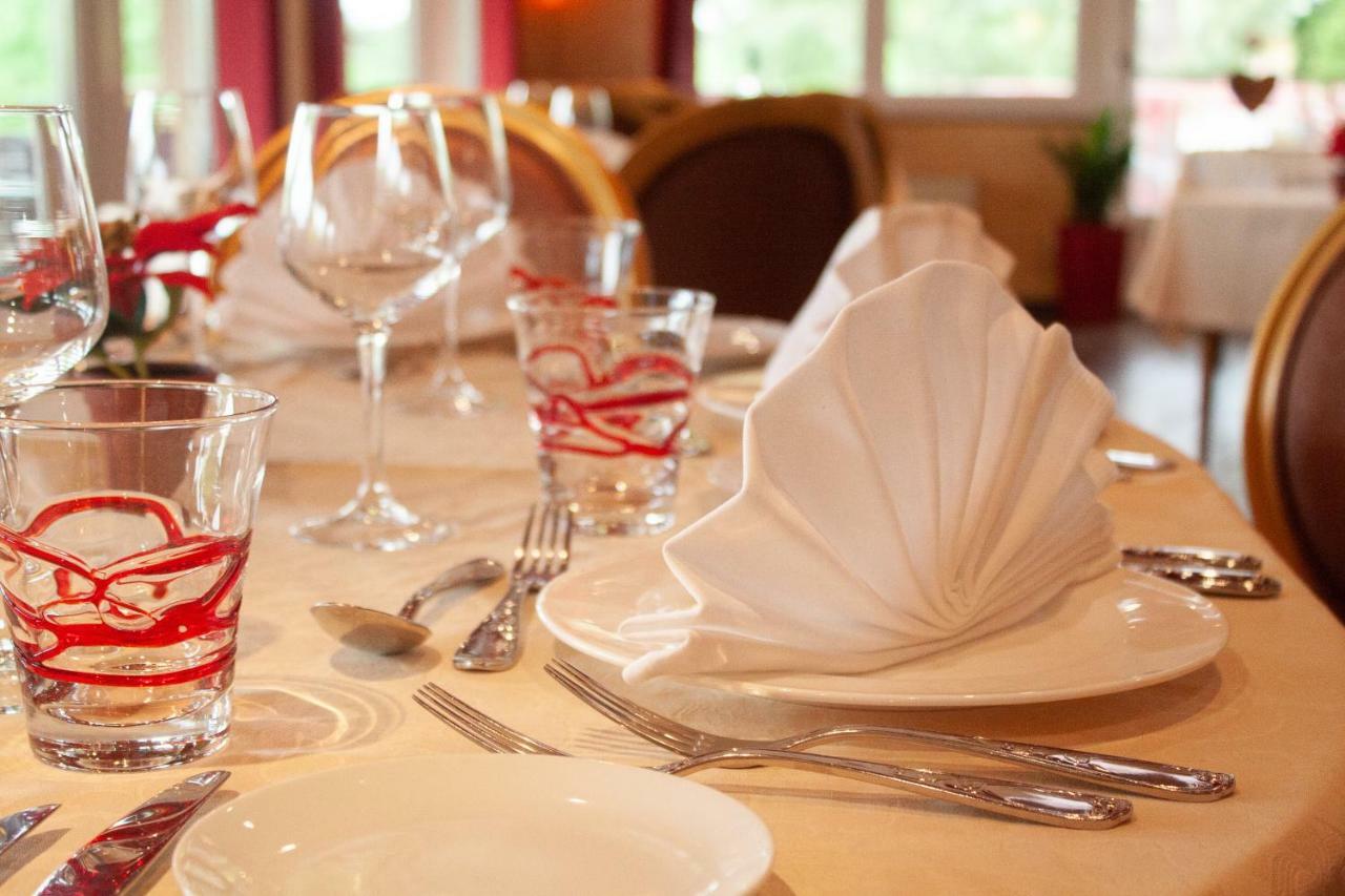 Relais Vosgien - Hotel Restaurant "La Table De Sophia" Saint-Pierremont  Екстер'єр фото